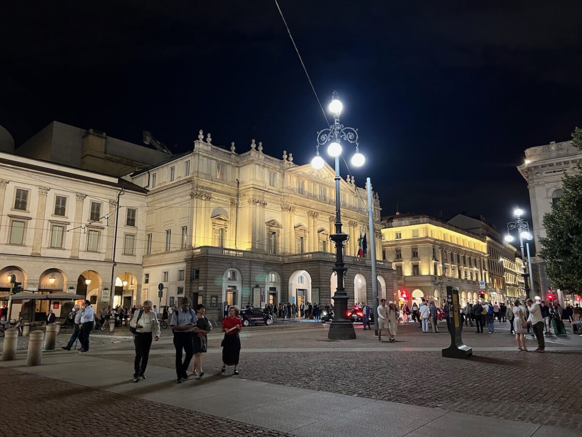 Teatro alla Scala at night